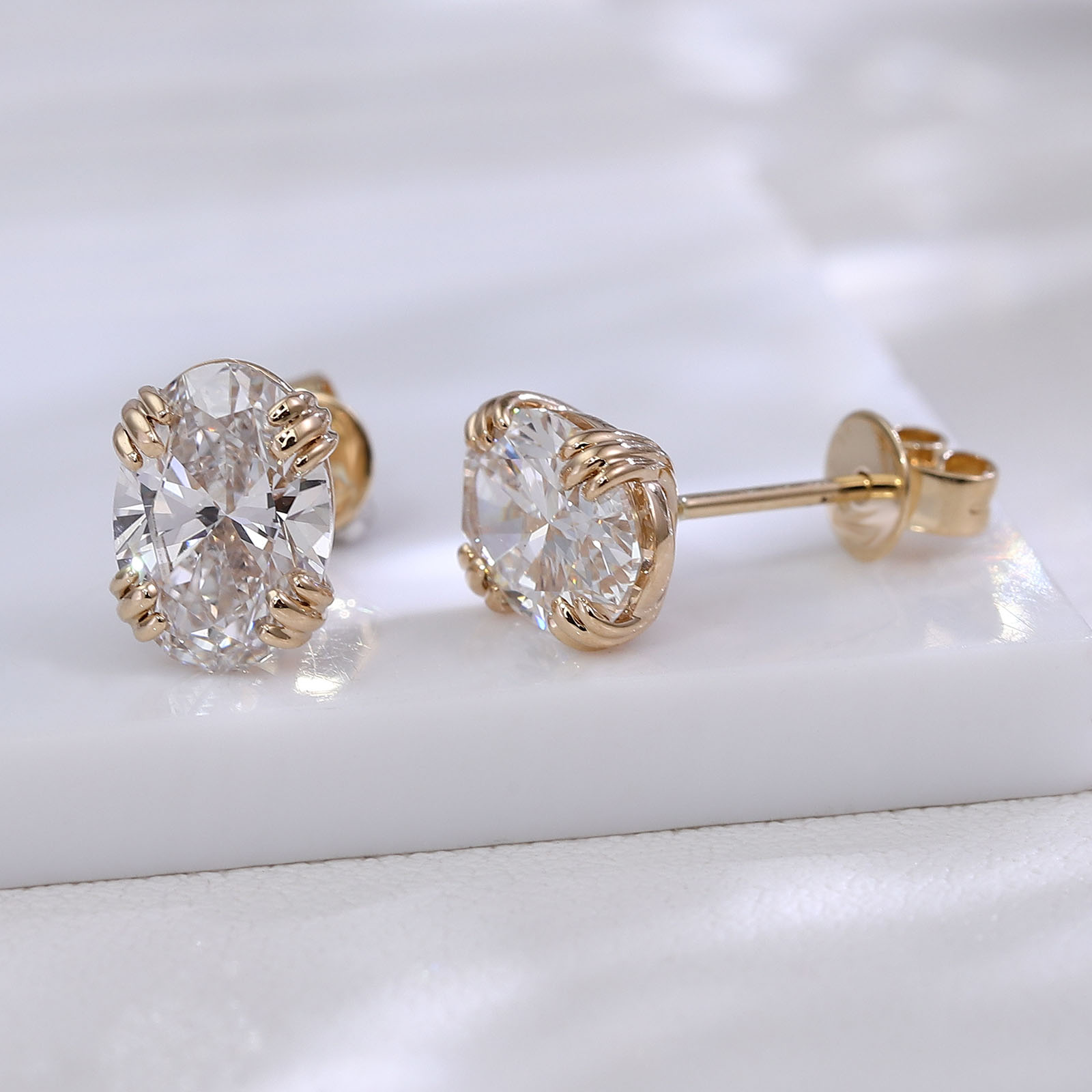 Diamond Stud Earrings - Роскошные серьги-пусеты Provence с овальными бриллиантами