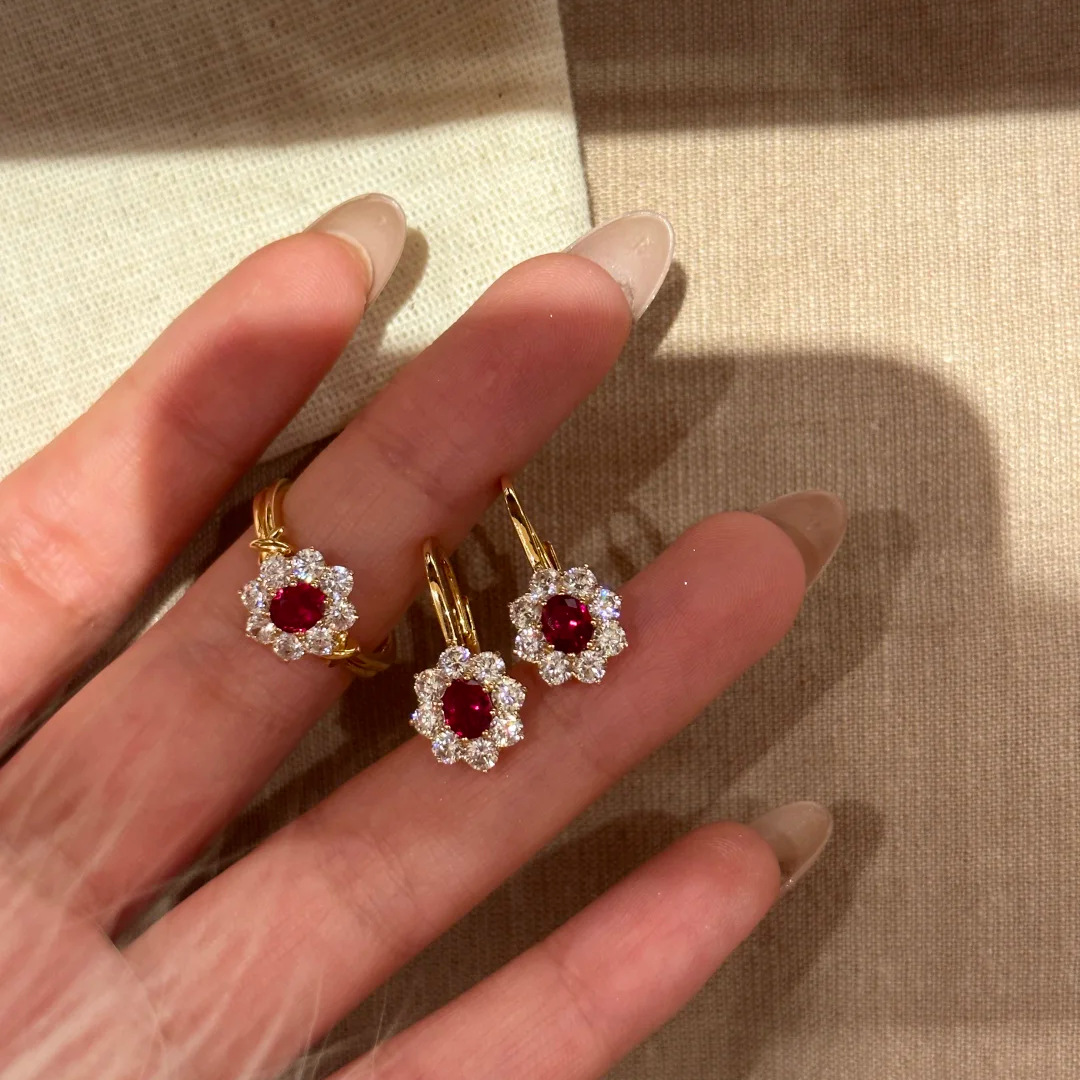 Элитный дизайнерский комплект  – обзор и цена Diamond Stud Earrings